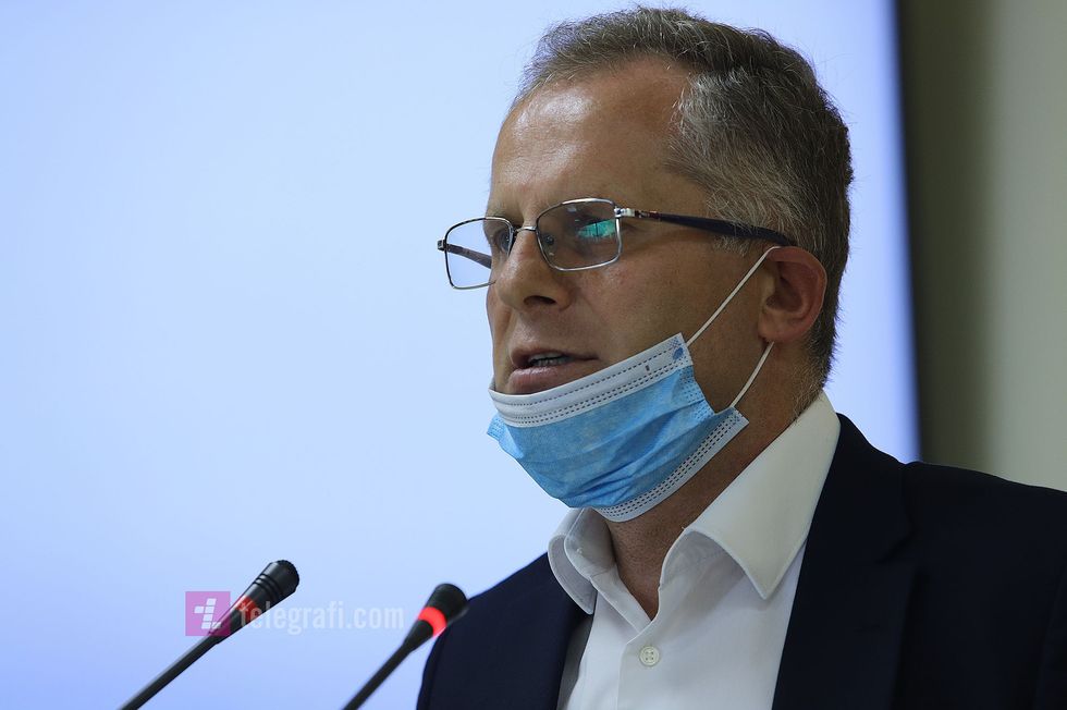 2021/09/Levizjes-Vetevendosje-konference-Besnik-Bislimi-foto-Ridvan-Slivova-4-e1631174212419.jpg