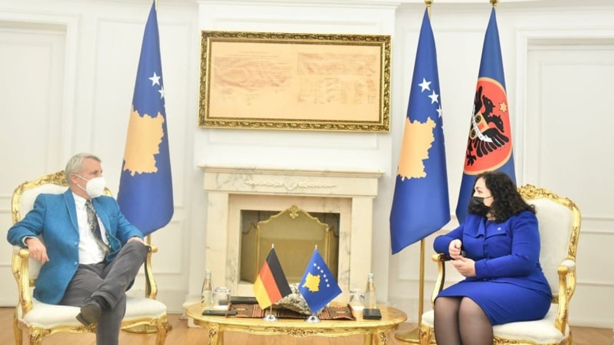 2021/09/Presidentja-Osmani-priti-ne-takim-ambasadorin-e-Gjermanise-Jorn-Rohde_1-1.jpg
