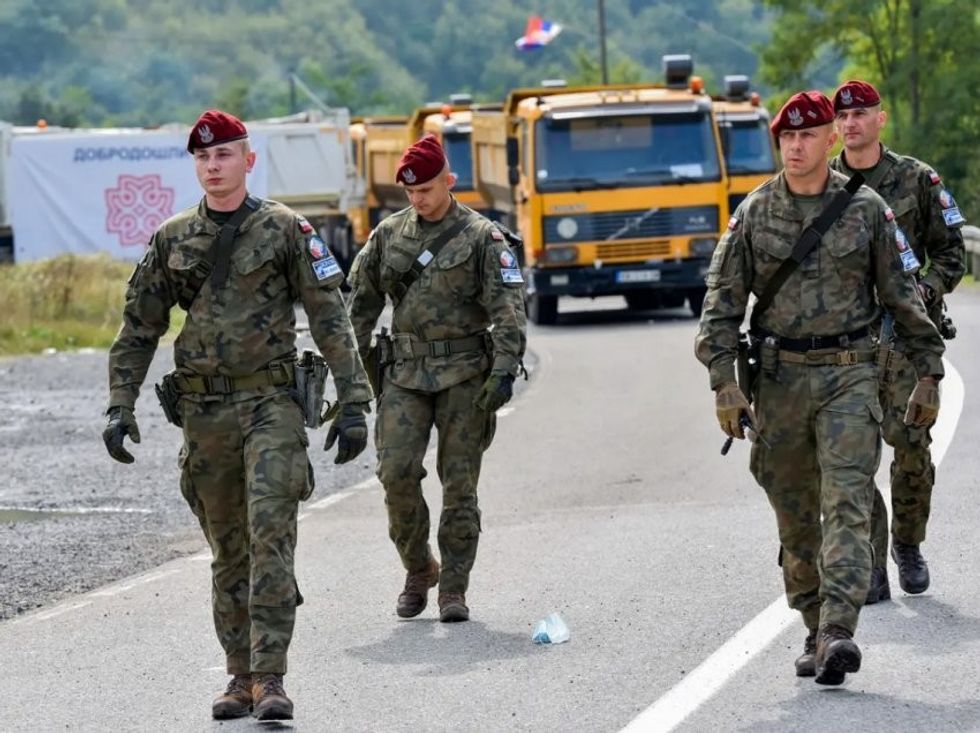 2021/10/850x636_Polnische-Soldaten-der-Nato-Kosovo-Truppe-am-GrenzuYbergang-in-Jarinje.-71633033768.jpg
