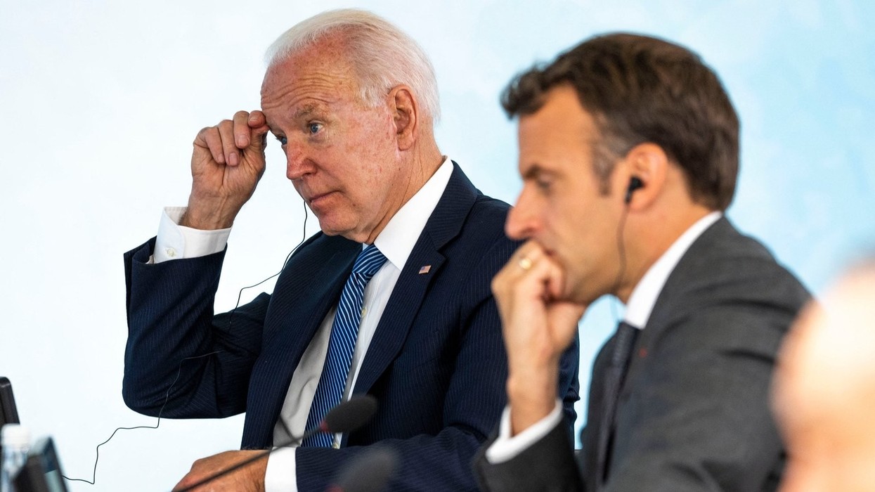 2021/10/Biden-Macron.jpg