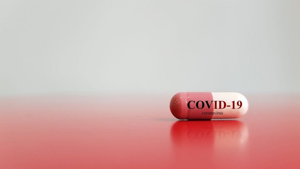 2021/10/covid-19-coronavirus-pill-USA-Today.jpg