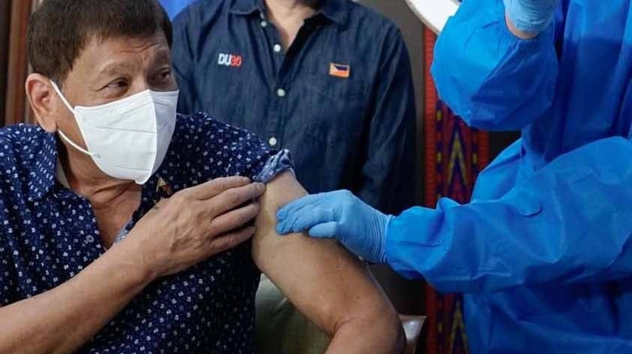 2021/10/duterte-sinopharm-pcoo_2021-07-13_11-16-09.jpg
