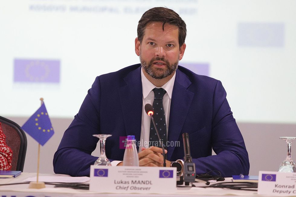 2021/10/Konference-Misioni-i-Vezhgimit-te-Zgjedhjeve-nga-BE-ja-Lukas-Mandl-foto-Ridvan-Slivova-7-e1664129311504.jpg