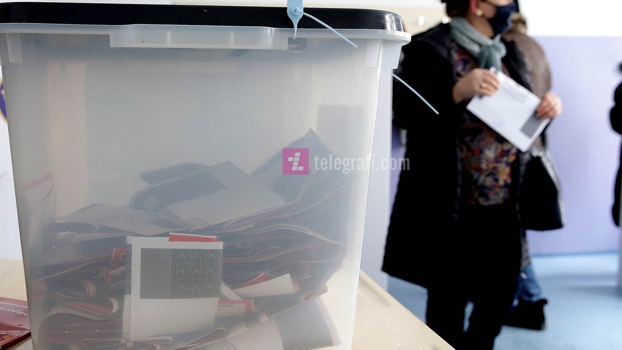 2021/10/votimet-ne-zgjedhjet-e-parakoheshme-2021-foto-Ridvan-Slivova-91.jpg