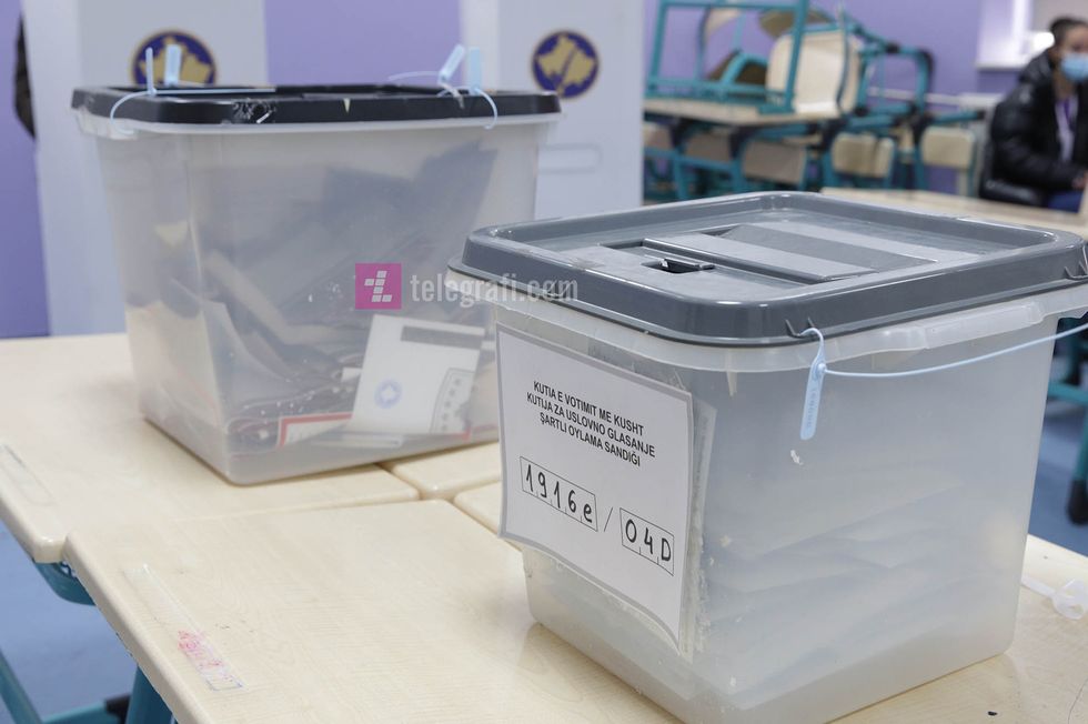2021/10/votimet-ne-zgjedhjet-e-parakoheshme-2021-votat-me-kusht-foto-Ridvan-Slivova-108.jpg