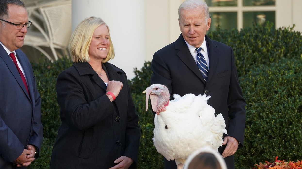2021/11/2021-11-19T212539Z_1_LYNXMPEHAI16M_RTROPTP_4_USA-THANKSGIVING-BIDEN-scaled-1.jpg