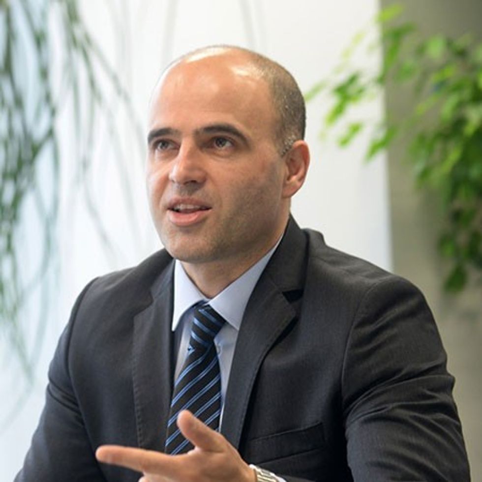 2021/11/Dimitar-Kovacevski-450x450-1.jpg