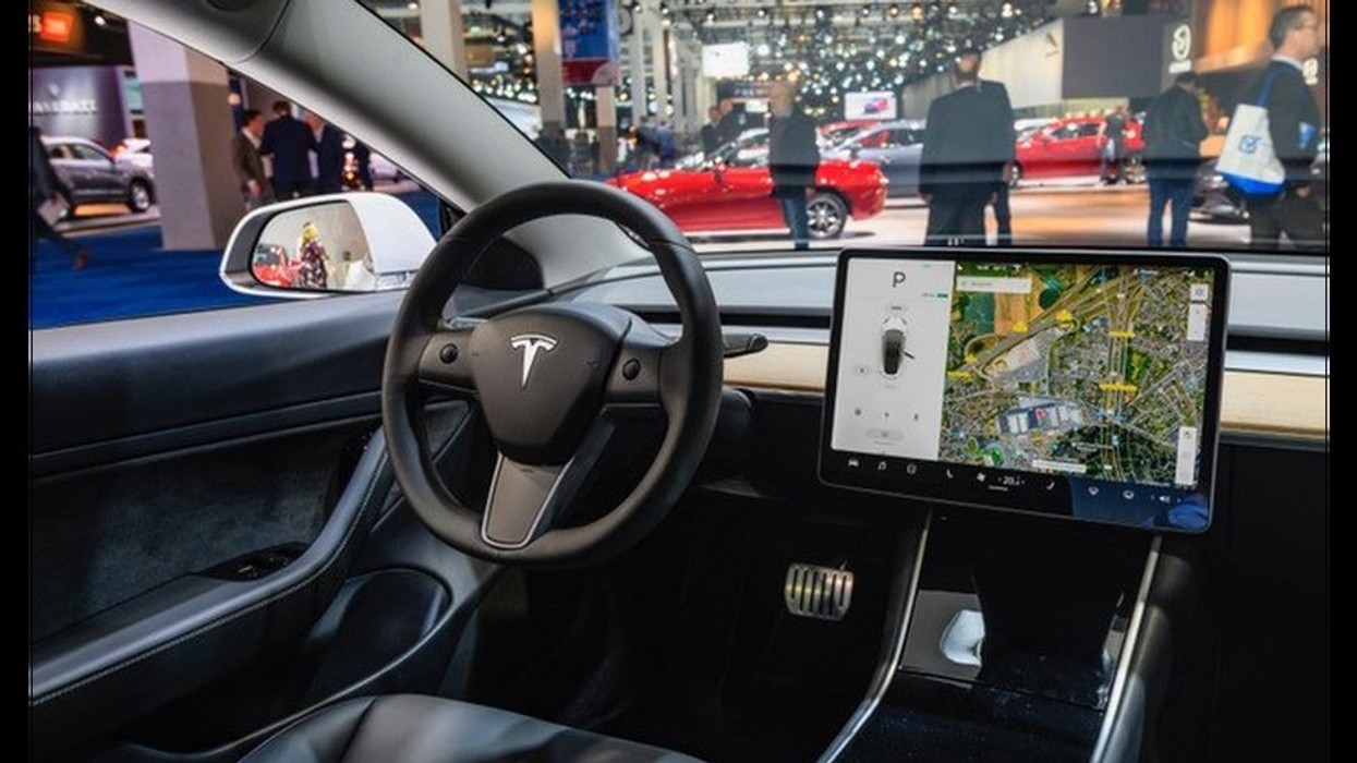 2021/12/122366732_tesla.jpg