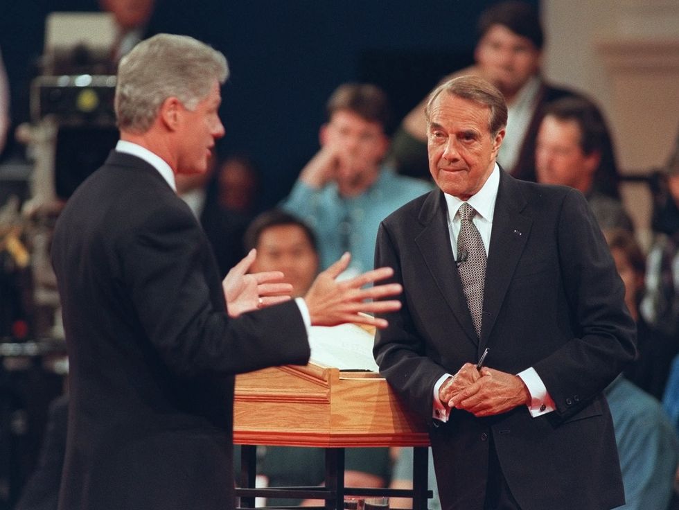 2021/12/bob-dole-bill-clinton.jpg