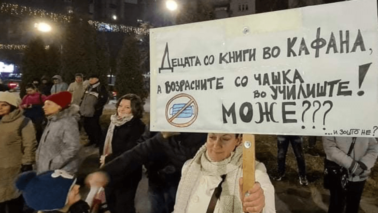 2021/12/protesta-maska.png