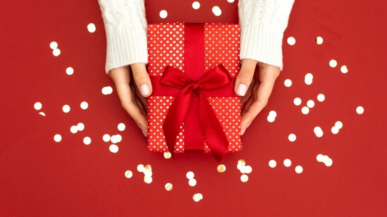 2021/12/wrap-gifts-2-minutes.jpg