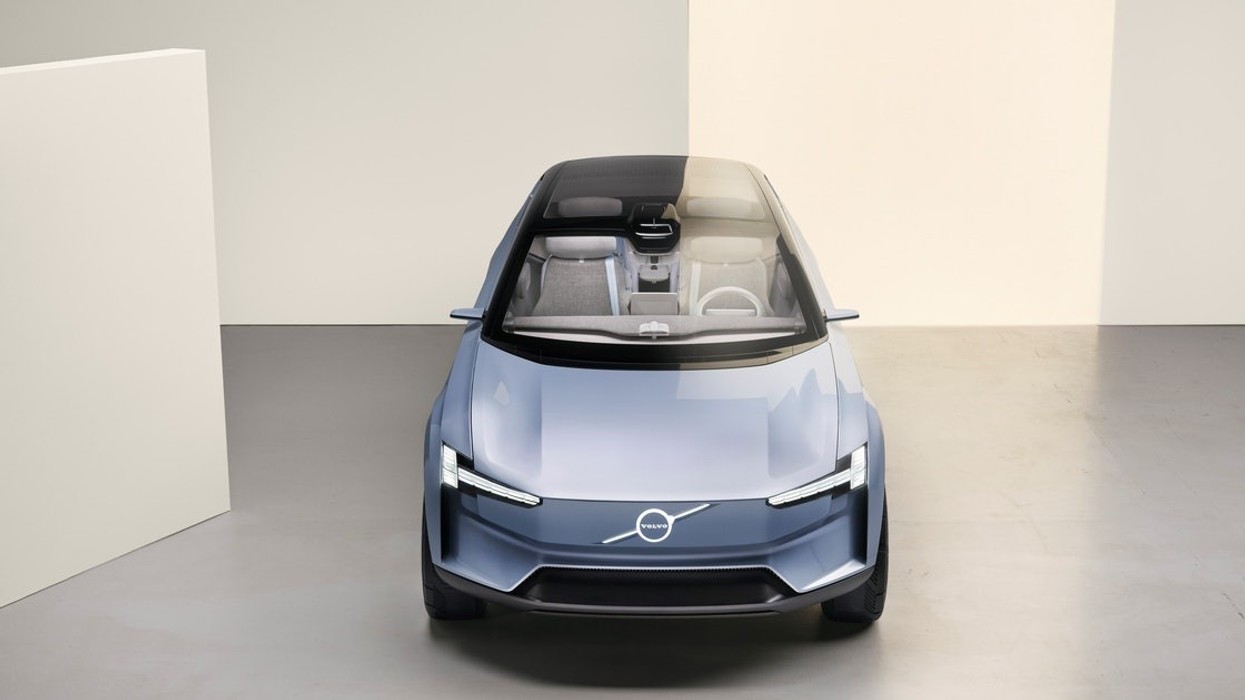 2022/01/183d362f-1a7b-4626-b34c-eee819fb7041-289677_volvo_concept_recharge_exterior_front_view.jpg