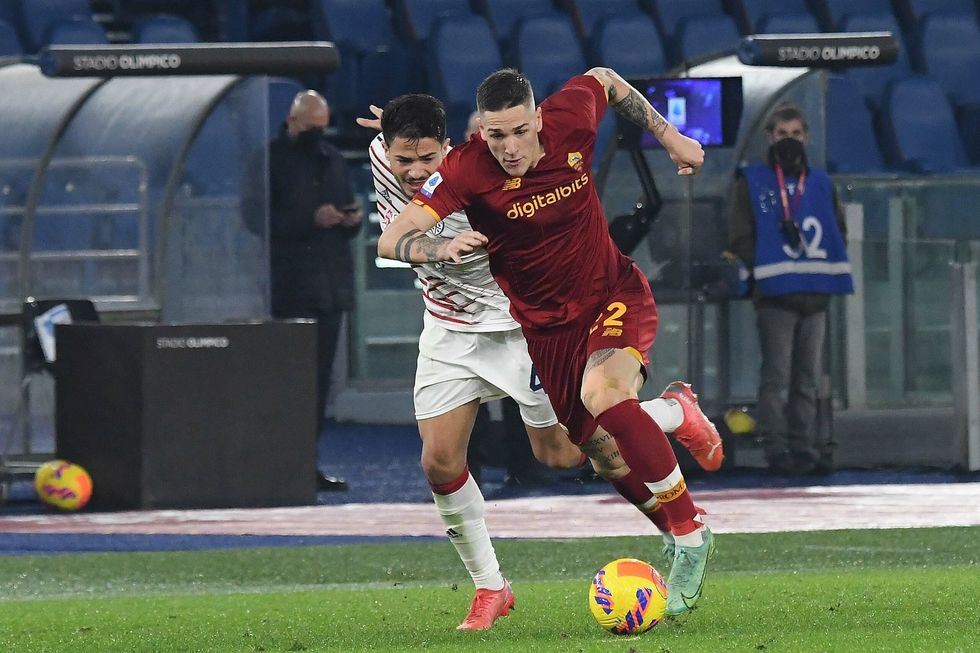 2022/01/romanews-roma-nicolo-zaniolo-dribbling-carbone-romacagliari-scaled-1.jpg