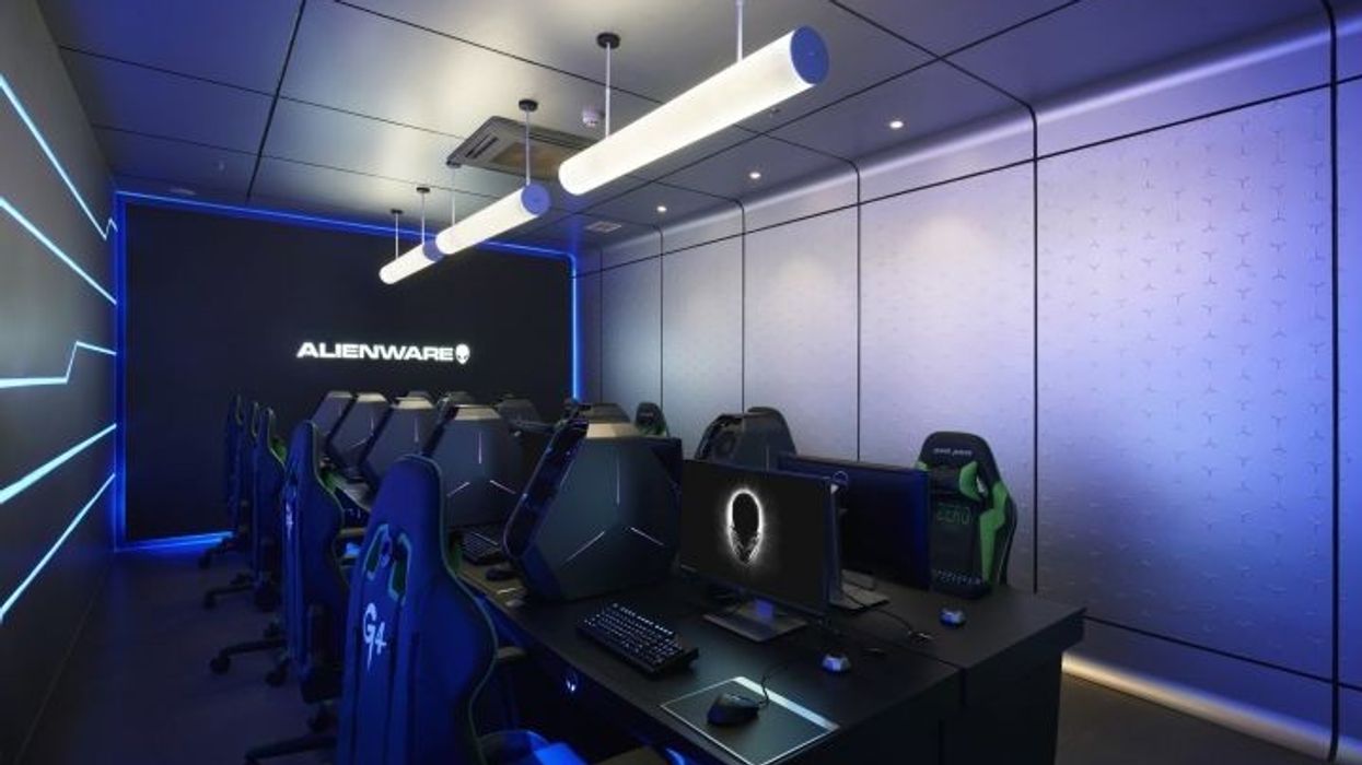 2022/02/alienware-esports.jpg