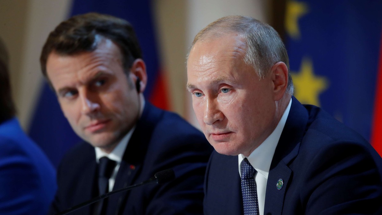 2022/02/MacronandPutin-scaled.jpg