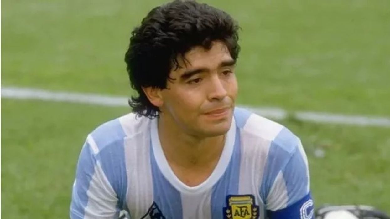 2022/03/maradona.jpg