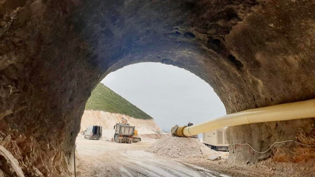 2022/03/Tuneli-i-Llogarase.jpg