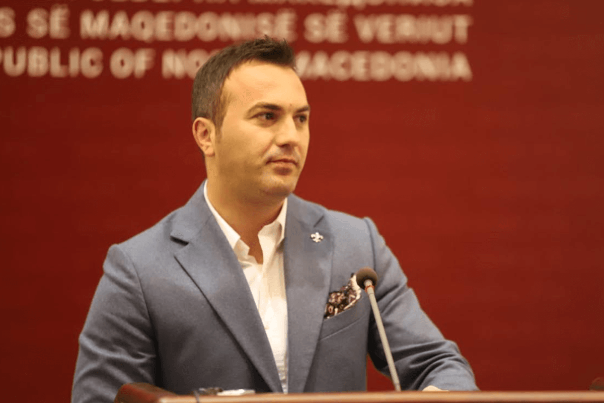Ademi: Ahmeti dhe Mickoski do të diskutojnë zgjedhjen e qeverisë me Badenter Ademi: Ahmeti dhe Mickoski do të diskutojnë zgjedhjen e qeverisë me Badenter
