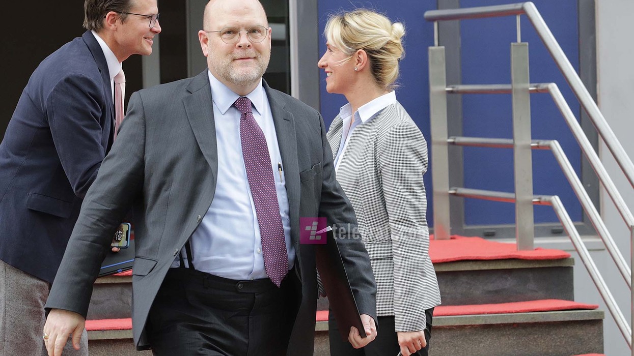 2022/05/Jeffrey-M.-Hovenier-Ambasador-i-SHBA-se-ne-Kosove-foto-Ridvan-Slivova-1-e1654693842318.jpg