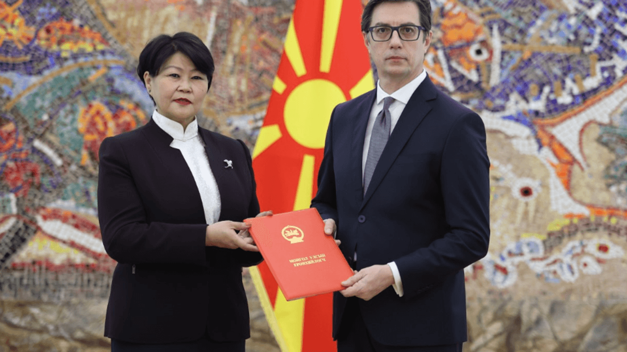 2022/05/pendarovski-mongolia.png