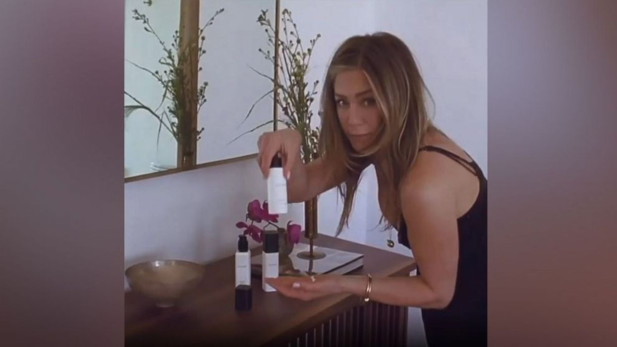 2022/06/jenifer-aniston-video-ht-jt-220623_1656001089111_hpMain_16x9_992.jpg