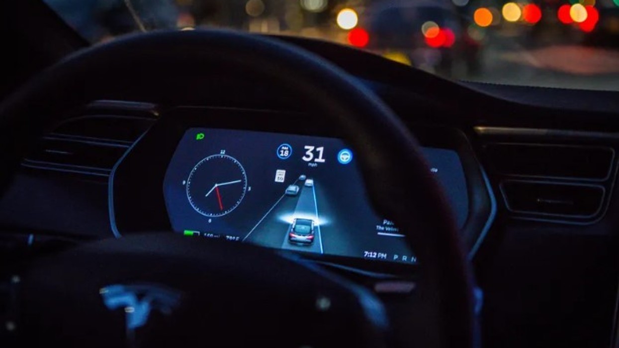 2022/06/Tesla.jpg