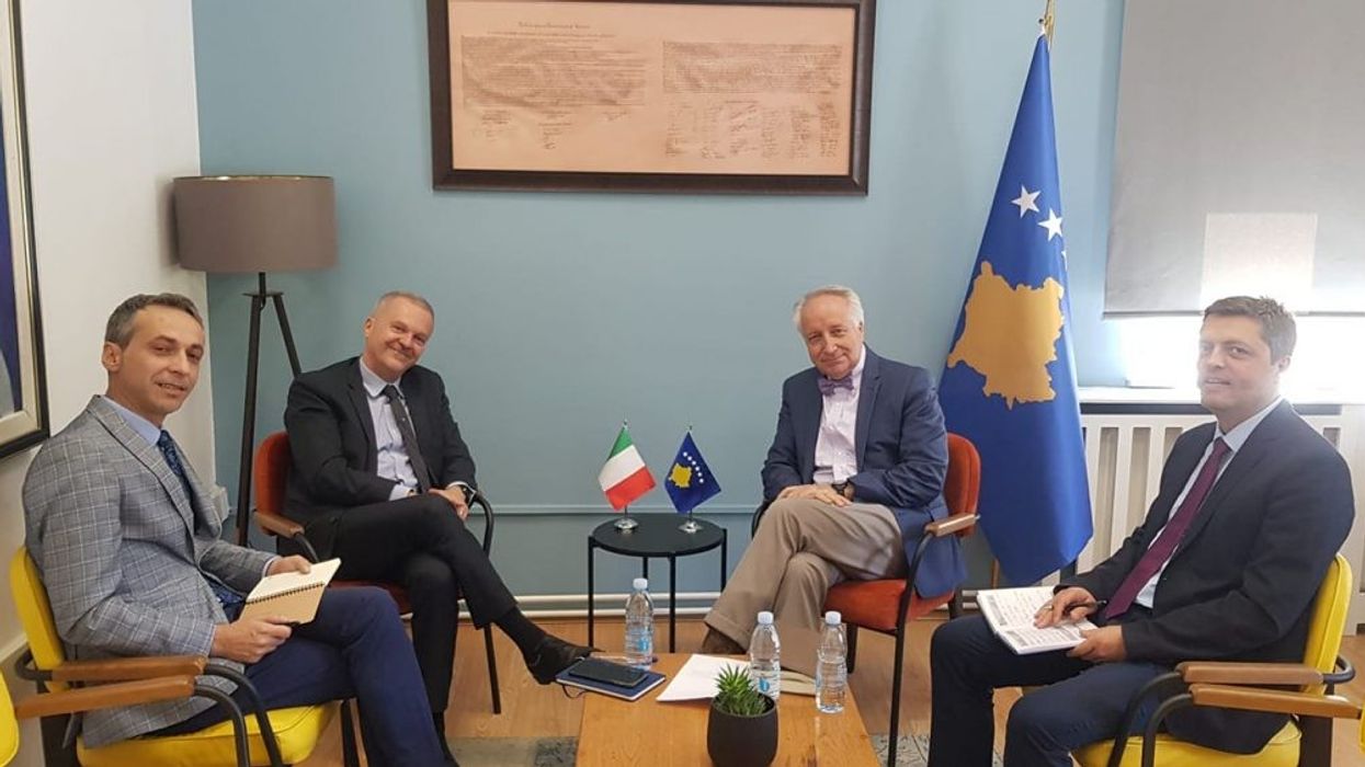 2022/07/Ministri-i-Shendetesise-i-Republikes-se-Kosoves-Dr-Rifat-Latifi-dhe-Ambasadori-i-Italise-Antonello-De-Riu-1068x563-1.jpg