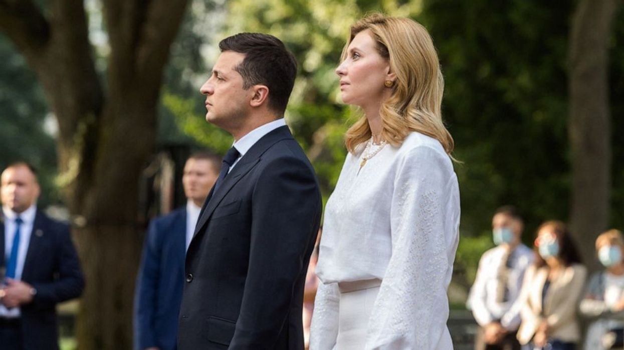 2022/07/volodymyr-zelenskyy-olena-01-gty-jt-220314_1647287976978_hpMain_16x9_992-e1656709893329.jpg