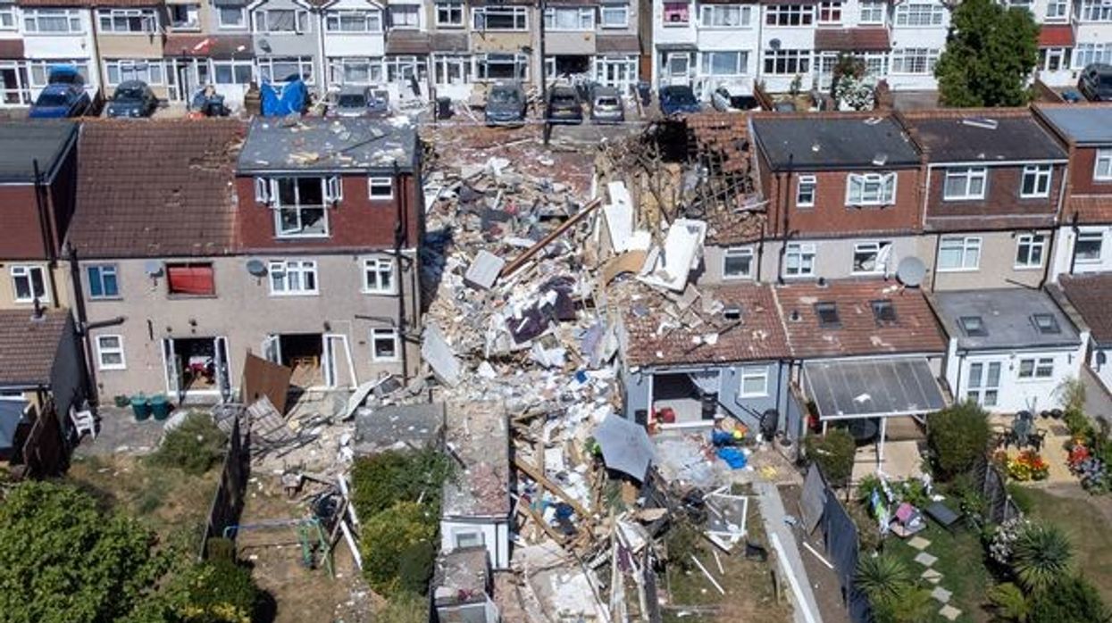 2022/08/0_PAY-Two-Houses-destroyed-in-Thornton-Heath-explosion.jpg