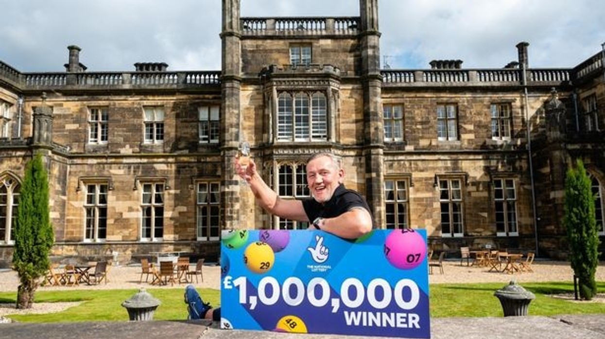 2022/08/1_Robert-Cameron-lottery-win.jpg