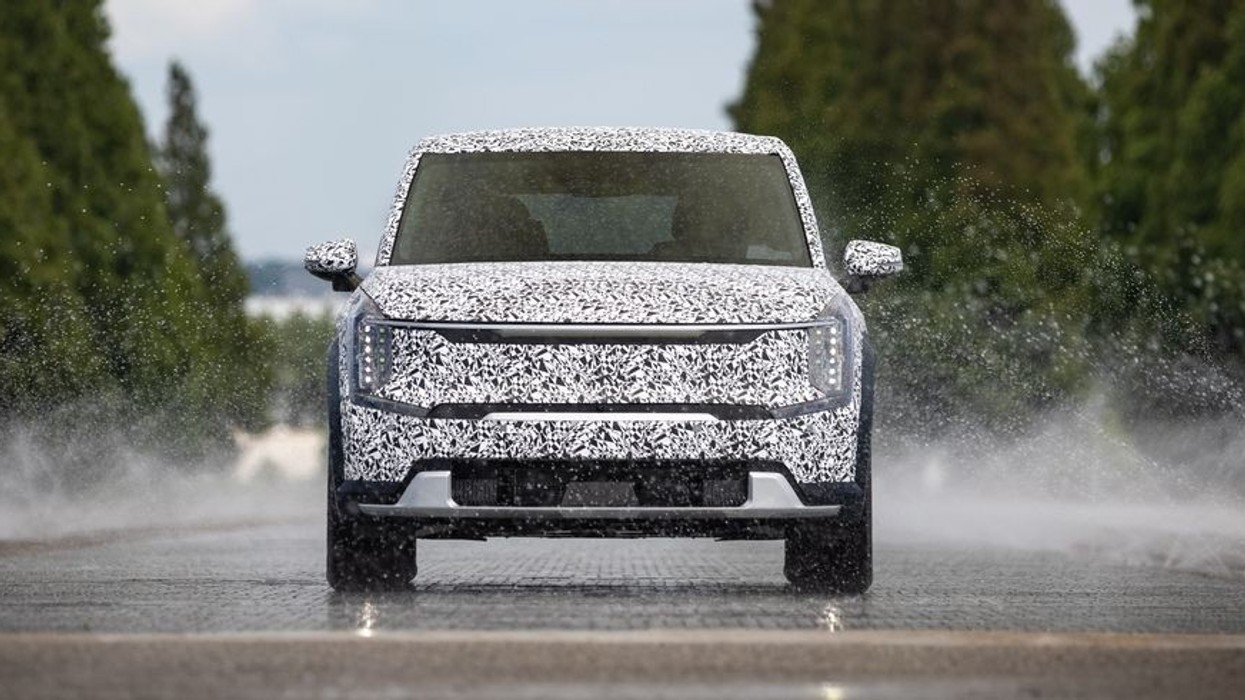 2022/08/19328-the-kia-ev9-undergoes-final-technical-testing-ahead-of-2023-world-debut-1661453205.jpg