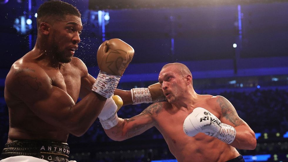 2022/08/joshua-usyk-punch.jpg