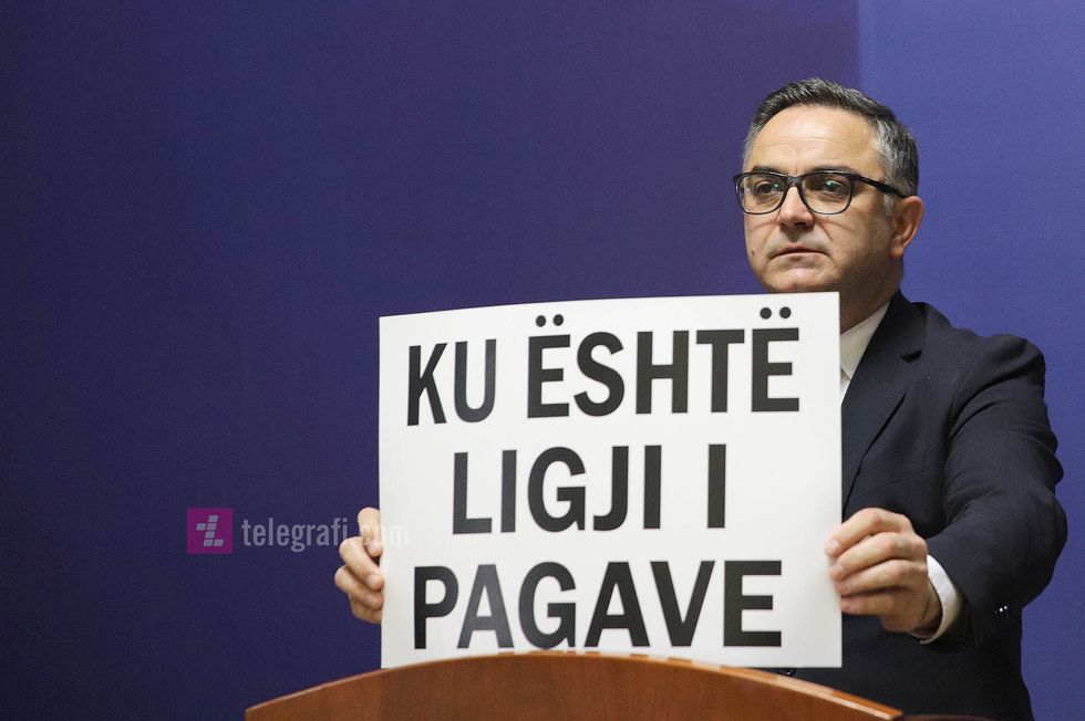 2022/09/Besnik-Tahiri-AAK-konference-per-Ligjin-e-Pagave-foto-Ridvan-Slivova-6.jpg