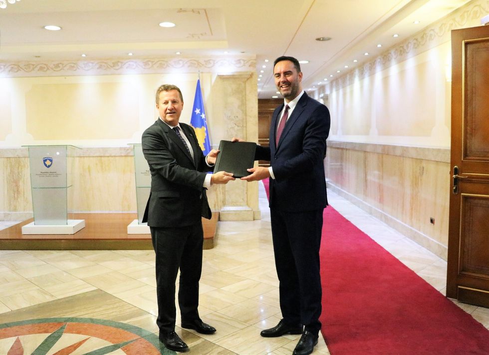 2022 10 26 2022 10 26 Kryetari Konjufca priti ne takim Shefin e Zyres se BE se Tomas Szunyog 1