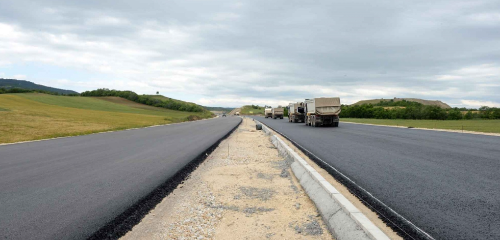 Në ndërtimin e autostradave të korridoreve 8 dhe 10 d në shtator janë angazhuar 2277 persona në RMV