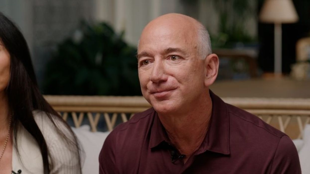 2022/11/jeff-bezos.jpg