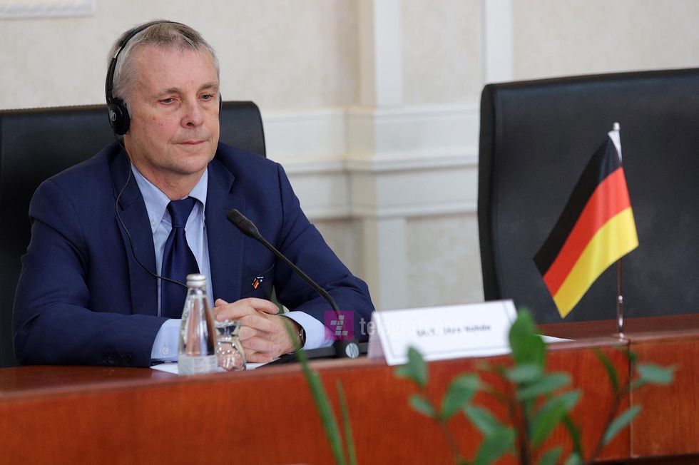 2022/11/Jorn-Rohde-ambasador-i-Gjermanise-takohet-me-Komisionin-per-Pune-te-Jashtme-dhe-Diaspore-foto-Ridvan-Slivova-6-e1692291529283.jpg