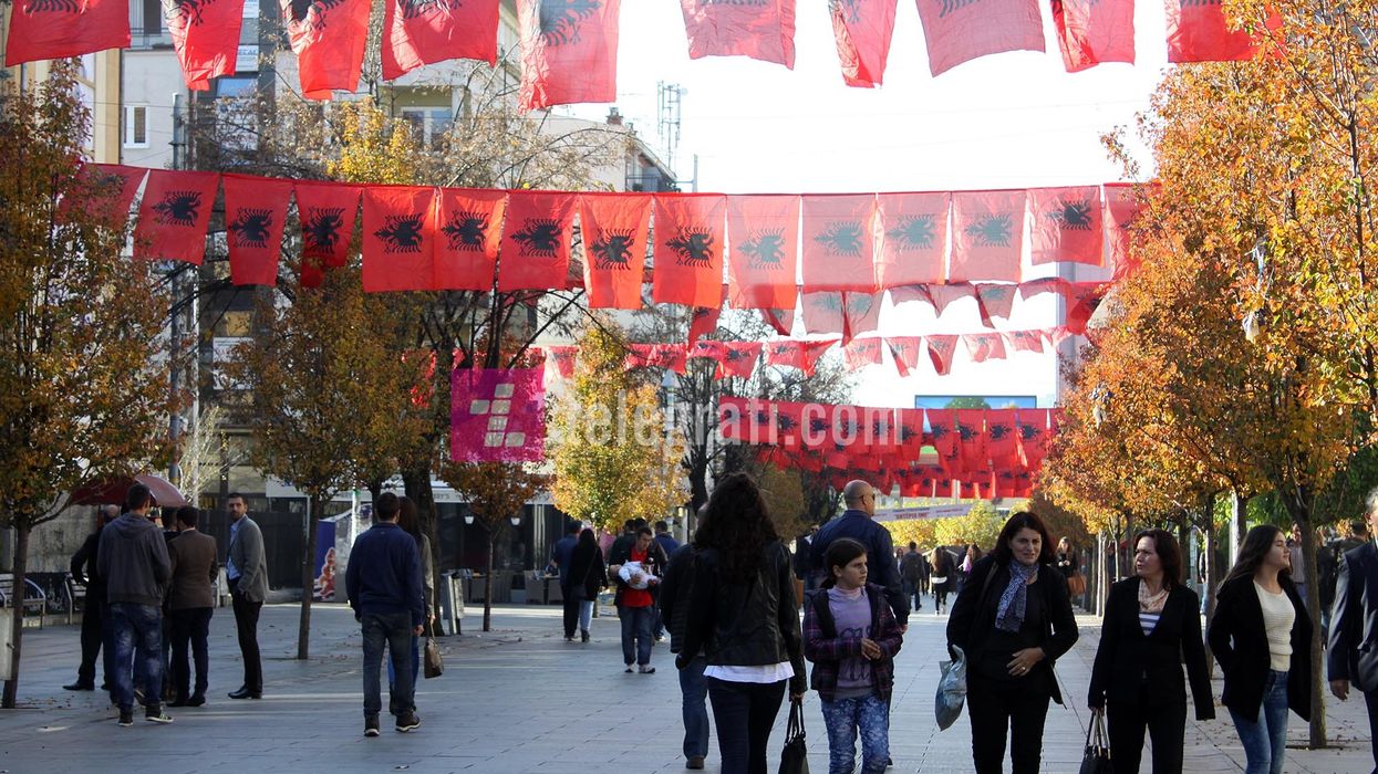 2022/11/Sheshi-i-Prishtines-me-flamuj-kombetar-foto-ridvan-slivova-2.jpg