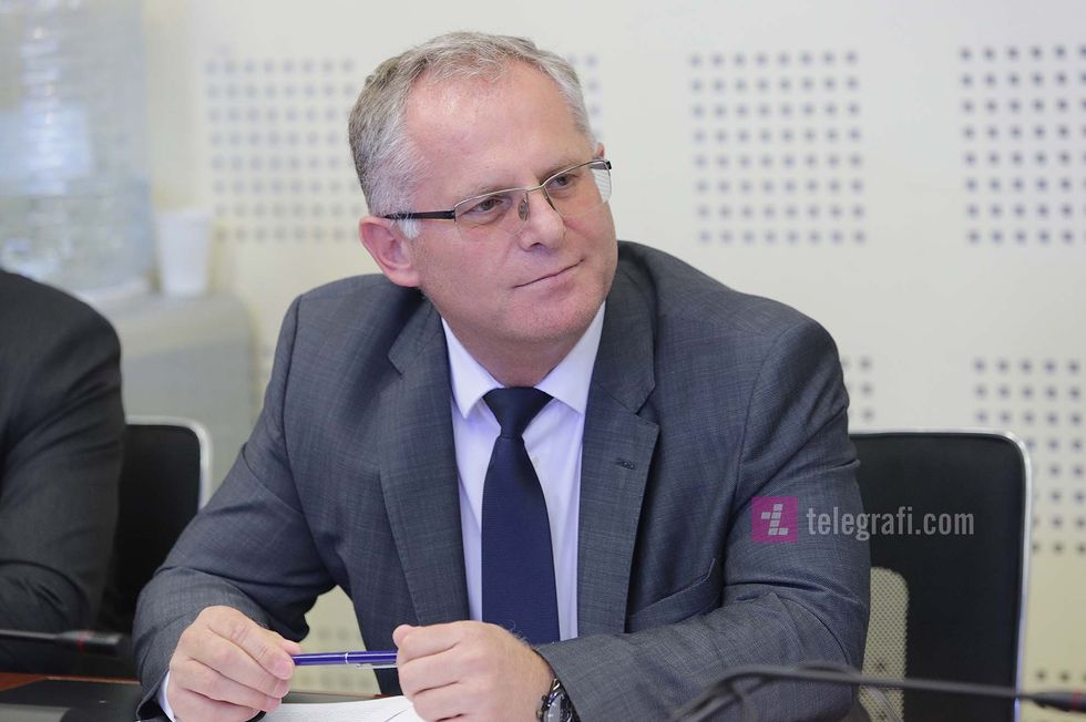2022/12/Besnik-Bislimi-raporton-ne-Komisionin-per-Integrime-Evropiane-foto-Ridvan-Slivova-2-e1670334396391.jpg