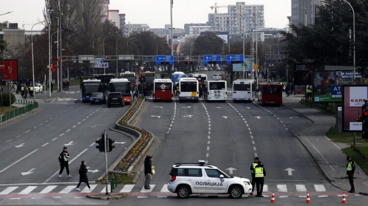2022/12/Blokada-na-privatni-avtobusi-kaj-Mavrovka-policija-1-bg_resize-750x430-1.jpg