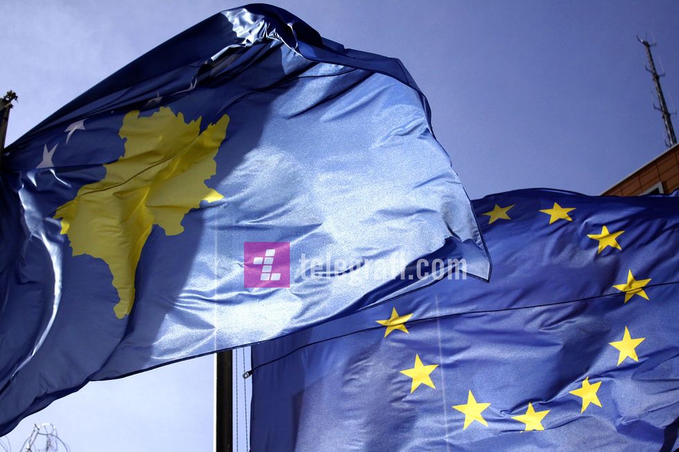 2022/12/Flamuri-i-Kosoves-dhe-i-BE-se-foto-Ridvan-Slivova-03.jpg