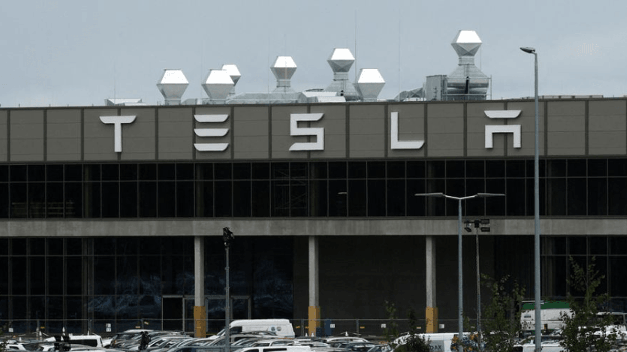 2022/12/Tesla.png