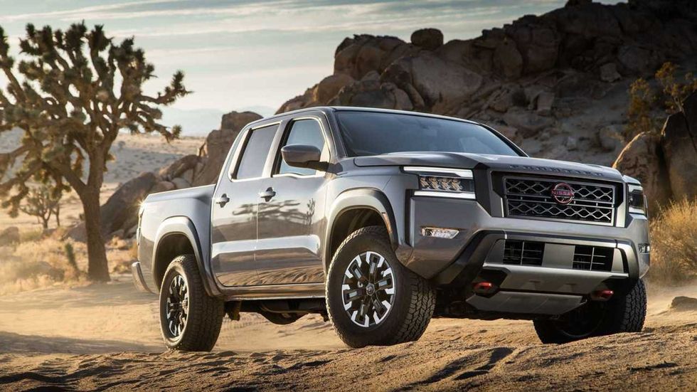 2022 nissan frontier exterior front quarter