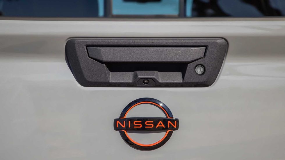 2022 nissan frontier exterior tailgate handle