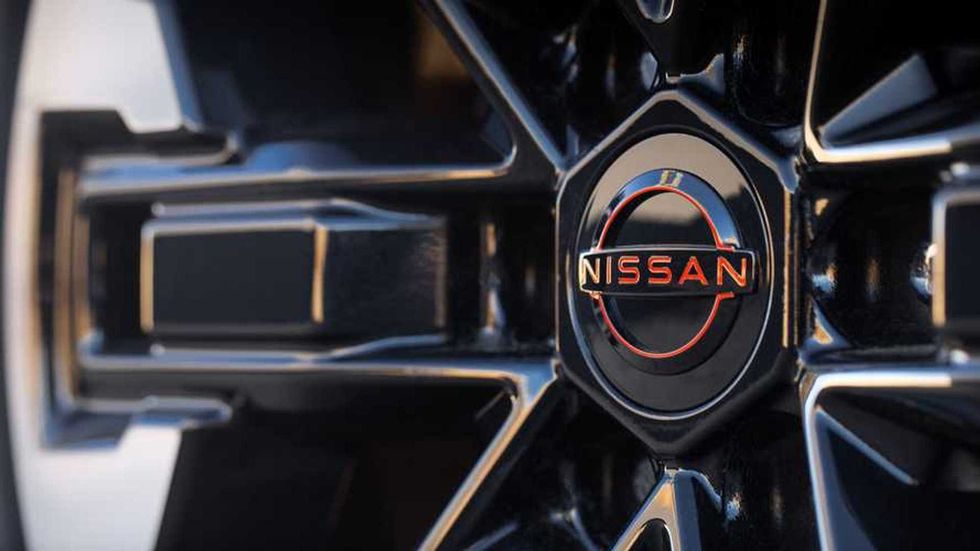 2022 nissan frontier exterior wheel badge