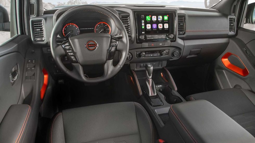 2022 nissan frontier interior dashboard