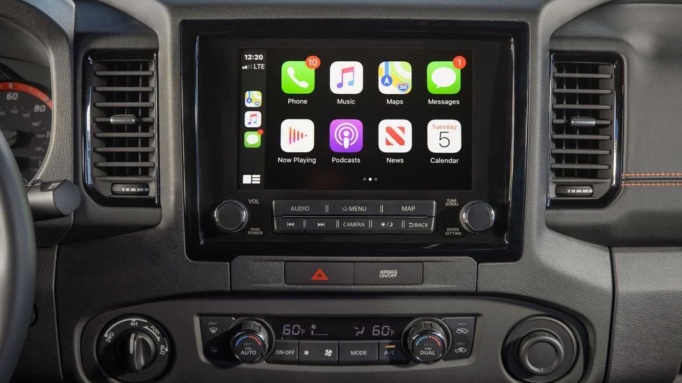 2022 nissan frontier interior infotainment