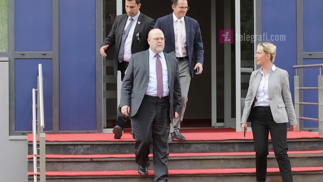 2023/01/Jeffrey-M.-Hovenier-Ambasador-i-SHBA-se-ne-Kosove-foto-Ridvan-Slivova-2.jpg