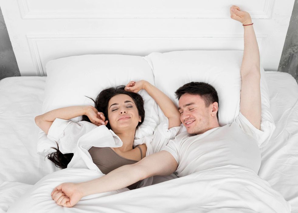 2023/01/top-view-couple-waking-up-morning_23-2148560998.jpg