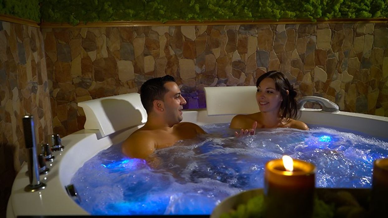 2023/02/Couples_Bath_Spa.jpg